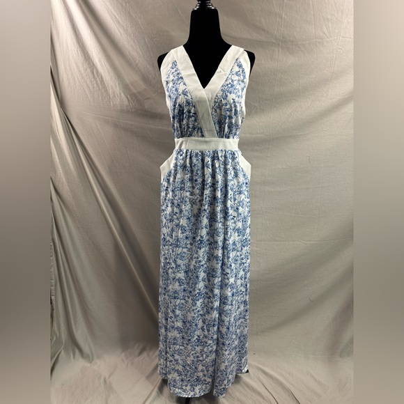 LAST ONE 🔥 Serene Azure Floral V-Neck Maxi Dress With Pockets Blue - Picture 7 of 8